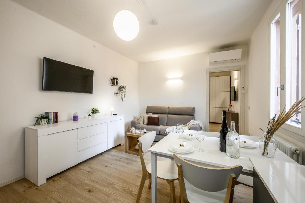 Nella Corte Del Mulino, 1 Passo Dal Centro Con Parcheggio Apartamento Módena